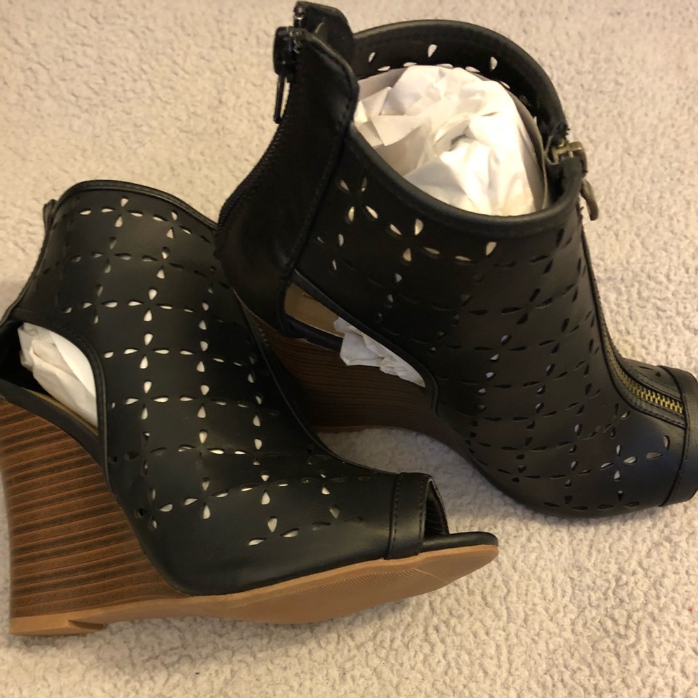 Wedge sandals